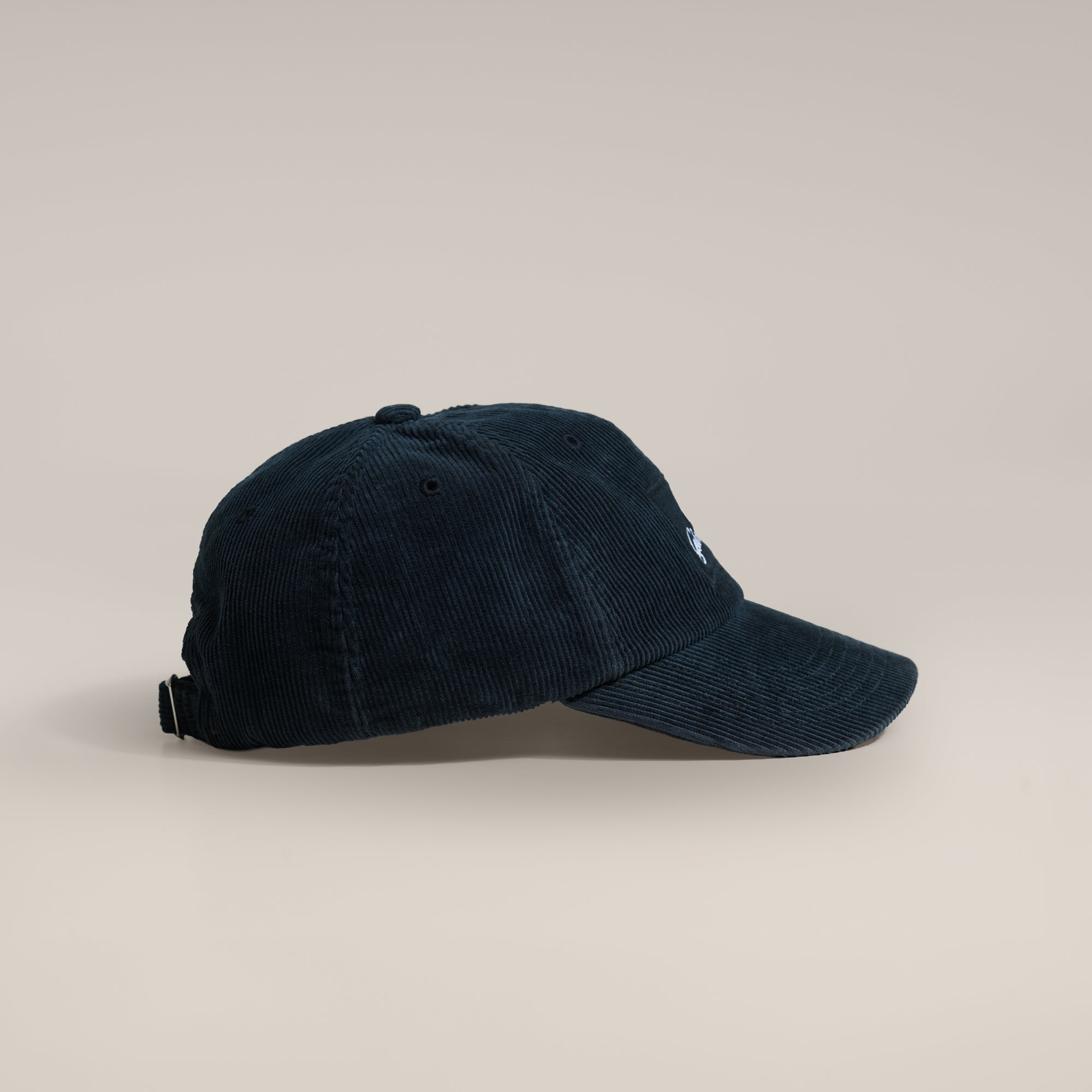 Marineblå Gårdisto-caps i cordfløyel, sett fra siden