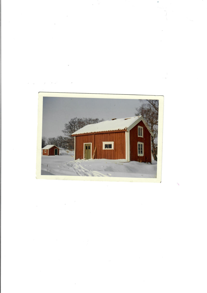 Red cabin in the snow on Vidinge.